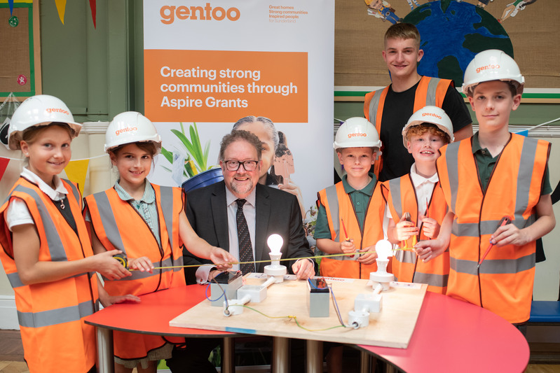 Gentoo CEO, Nigel Wilson, and Electrical Apprentice, James Yuill, with pupils from Grange Park Primary School.